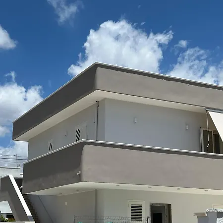 Ionio アパート *